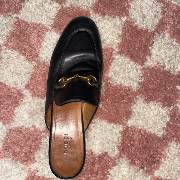 Gucci slides ! A staple - Picture 2 of 2